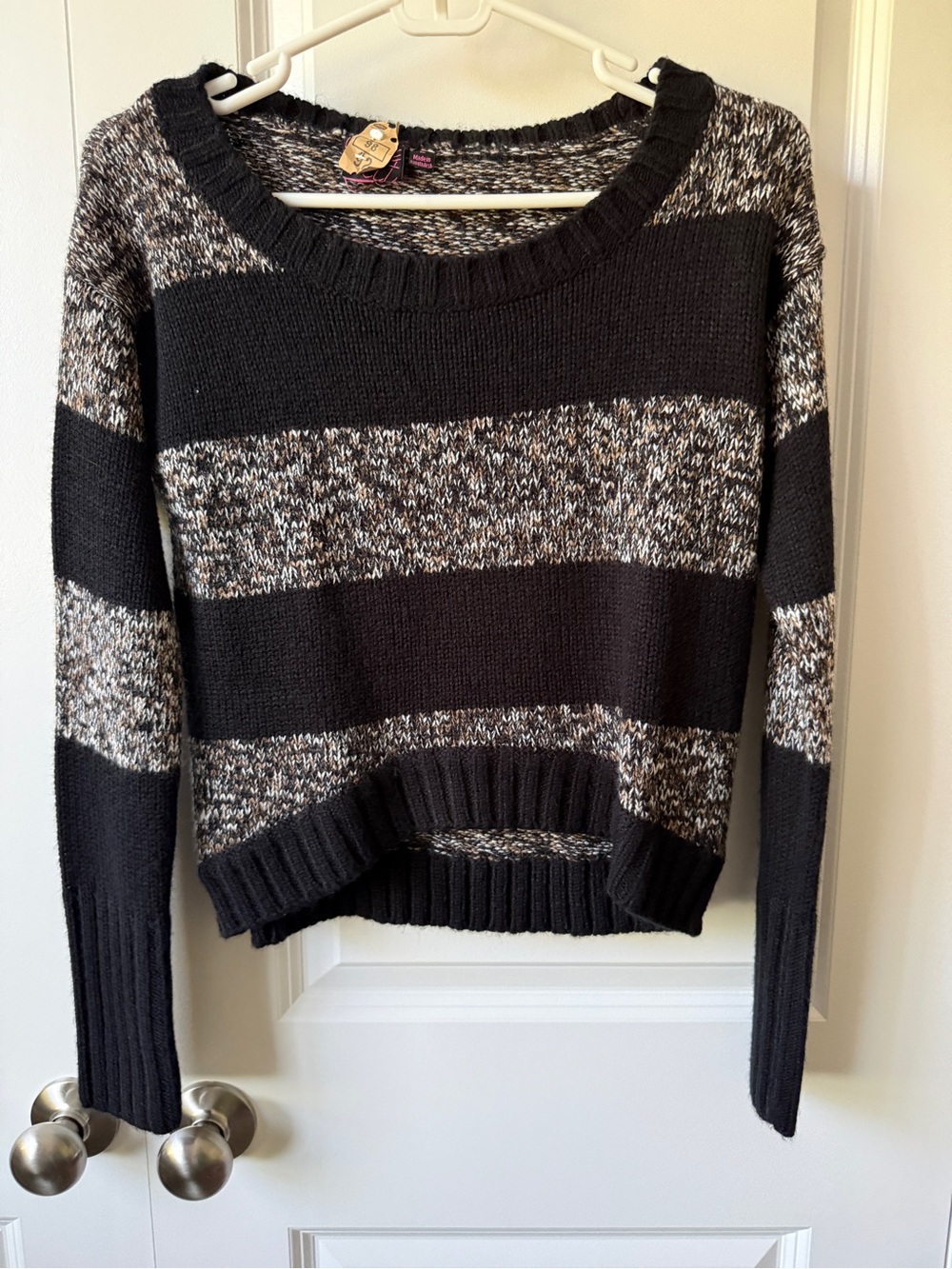 take out Black & Heathered Gray Striped Scoop-Neck Sweater